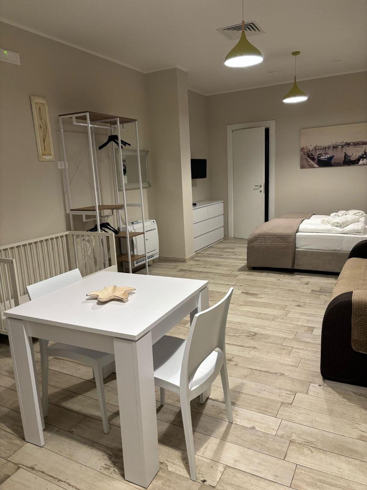 Appartamento Con Patio โมโนโปลี ภายนอก รูปภาพ